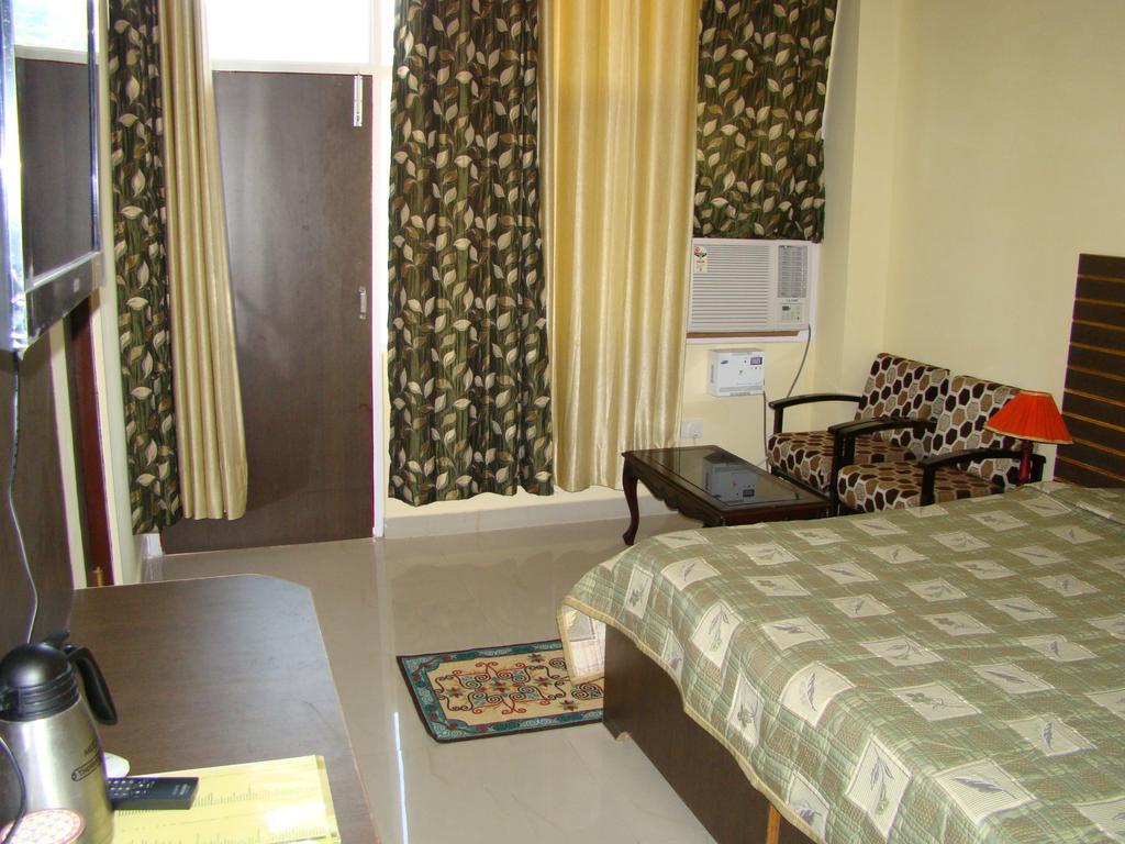 Munish Resorts Mandi Bilik gambar